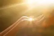 Espiritualidade se torna ferramenta clínica na saúde do coração, apontam cardiologistas