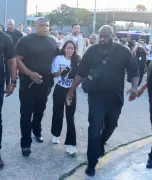 Esposa de MC Ryan SP chora após Justiça Federal manter prisão do funkeiro
