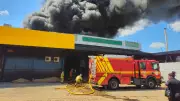 Ex-funcionário é preso por incêndio criminoso em revendedora de pneus em Teresina
