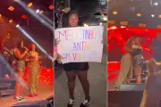 Fã de 18 anos realiza sonho ao cantar com Ludmilla em show no litoral paulista