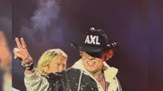 Fã realiza sonho ao ver Axl Rose usar chapéu personalizado em show histórico no interior de SP