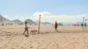 Falta de transparência: Rio não divulga qualidade da areia das praias há mais de um ano