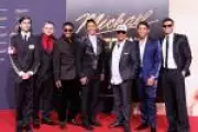 Família de Michael Jackson se reúne em Berlim para estreia de cinebiografia do Rei do Pop