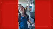 Filha de influenciadora chora ao descobrir que viajará para Disney em vez de Brasília