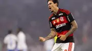 Flamengo vence Fluminense e assume vice-liderança do Brasileirão