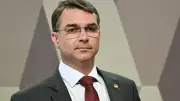 Flávio Bolsonaro critica provocações entre aliados após ofensas de Nikolas