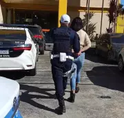 Foragida da Justiça por tráfico de drogas é presa em operação policial em Piraí