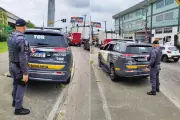 Foragido por assalto a policial militar é preso vendendo água em semáforo no litoral de SP