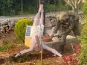 Foto de soldado israelense marretando estátua de Jesus no Líbano gera indignação mundial