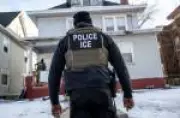Francesa de 86 anos detida pelo ICE após morte do marido americano deixa situação migratória indefinida