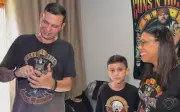 Fãs de Guns N' Roses vivem emoção com show inédito no interior paulista em Rio Preto