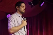 Gabriel Leone emociona em estreia do show 'Minhas lágrimas' no Rio