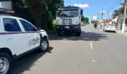 Gari sofre fraturas na perna após ser atropelado por motociclista em Holambra