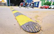 Goiânia inicia instalação de 250 redutores de velocidade de borracha para segurança viária