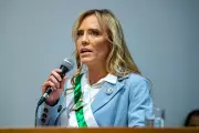 Governadora do DF anuncia novo contingenciamento de gastos em reunião com oposição