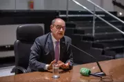 Governo em exercício extingue 3 subsecretarias e exonera mais 306 comissionados