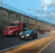 Homem de 53 anos morre atropelado por caminhão na BR-365 em Uberlândia