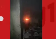 Homem de 59 anos é preso após incendiar casa e tentar matar companheira e enteada na Bahia