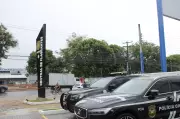 Homem invade batalhão da PM e bate em moto de militar em Maceió