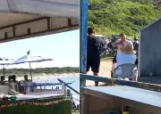 Homem saca arma e ameaça grupo após recusa de taxa de 10% em quiosque de Cabo Frio