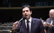 Hugo Motta anuncia presidente e relator de comissão sobre fim da escala 6x1
