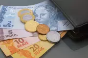 Inadimplência em Mato Grosso atinge 52,97% dos adultos e supera média nacional