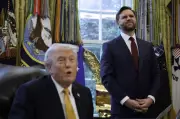 JD Vance, alvo de provocações de Trump, vê popularidade despencar após guerra com Irã