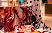 Jockey Plaza Shopping lança campanha de Dia das Mães com lenço exclusivo