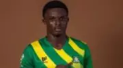 Jogador de futebol ganês Dominic Frimpong morre em assalto ao ônibus do time