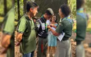 Jovem escoteiro de Garça recebe medalha de coragem por salvar colega engasgado