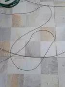 Jovem sofre descarga elétrica grave após cabo de alta tensão atingir casa em Rio das Ostras