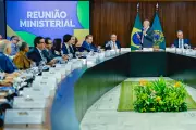 Lula inicia campanha extraoficial e anuncia trocas ministeriais em reunião de 2026