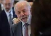 Lula vai a SP para retirar acúmulo de pele e tratar tendinite no punho