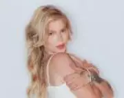 Luísa Sonza provoca reação de evangélicos ao posar com figura diabólica em novo clipe