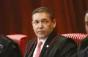 Ministro do STF viaja em avião ligado a empresa de sócio do Master, bancado por advogada