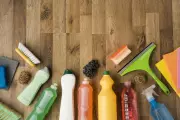 Misturas caseiras de produtos de limpeza crescem e elevam risco de intoxicação no Brasil