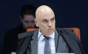 Moraes abre investigação contra Flávio Bolsonaro por calúnia contra Lula