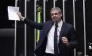Moraes determina retirada de pedido de Lindbergh para investigar Moro do inquérito das milícias digitais