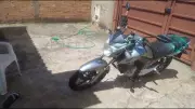 Motociclista de aplicativo reage a assalto e imobiliza suspeito em Ribeirão Preto
