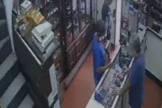 Motorista de aplicativo usa cartão de passageiro esquecido e gasta R$ 1,1 mil