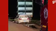 Motorista morre após carro ficar preso em carreta em acidente na MT-235, em Nova Mutum