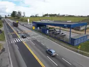 Motorista morre e três ficam feridos em grave acidente entre carro e ônibus na BR-040