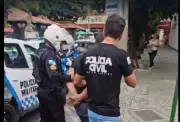 Motorista suspeito de acidente com moto e caminhão é preso no RJ após fuga