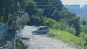 Mulher morre após carro despencar de barranco em manobra trágica no RS