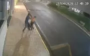Mulher reage a assalto e é agredida por criminoso em Jaboticabal