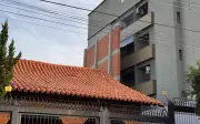 Muro de 13 metros que bloqueia prédio em MG viraliza após 25 anos de construção