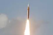 NASA lança missão Artemis II com sucesso, marcando passo crucial para retorno à Lua