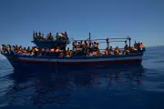 Naufrágio no Mediterrâneo deixa 71 desaparecidos e 32 sobreviventes resgatados