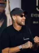 Neymar lança linha de óculos com sucesso recorde, mas Copa do Mundo se distancia