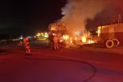 Ônibus interestadual pega fogo na BR-101 em Sergipe; passageiros evacuam sem feridos